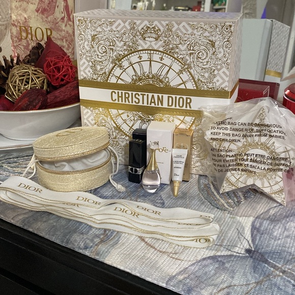 Dior Holiday Pouch Gift Set - Picture 4 of 11